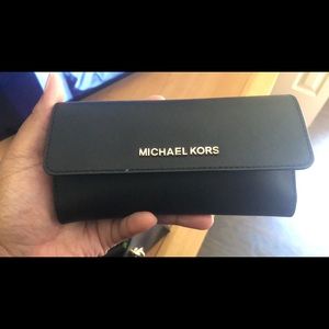 Michael Kors bag w/ matching wallet